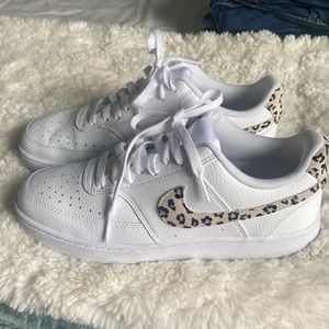 Nike Womens court vision low size 9